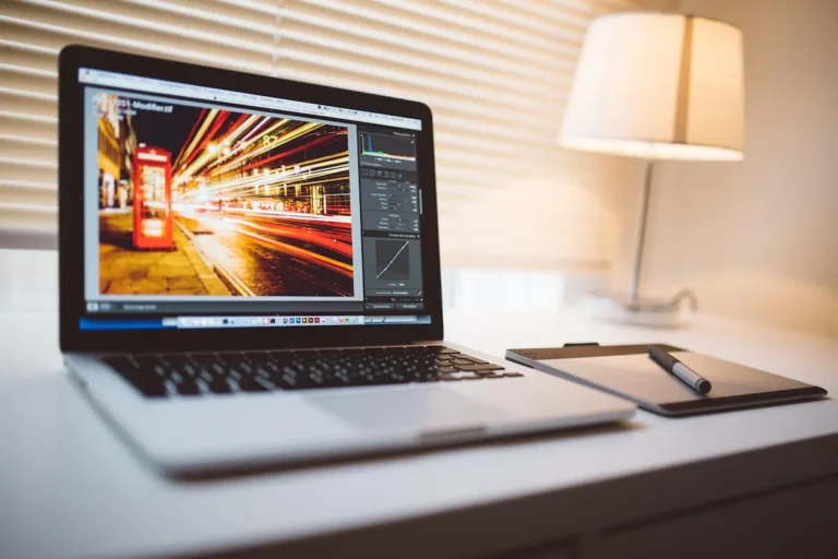 Os melhores apps para ver filmes durante a viagem ou no trabalho