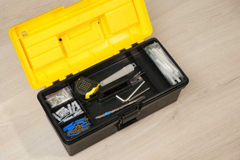 Jeitos criativos de guardar ferramentas em pouco espaço