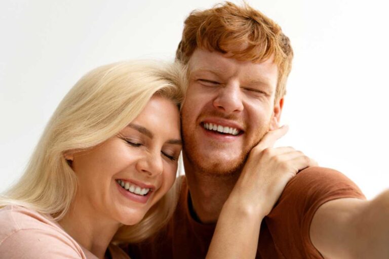 Clareamento Dental para Casais: Como Fazer Juntos